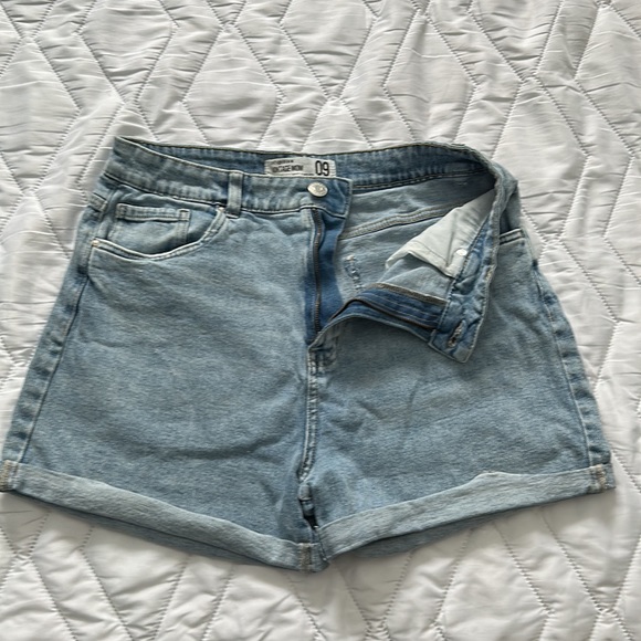 Refuge denim “Vintage Mom” Jean Shorts - Picture 2 of 3